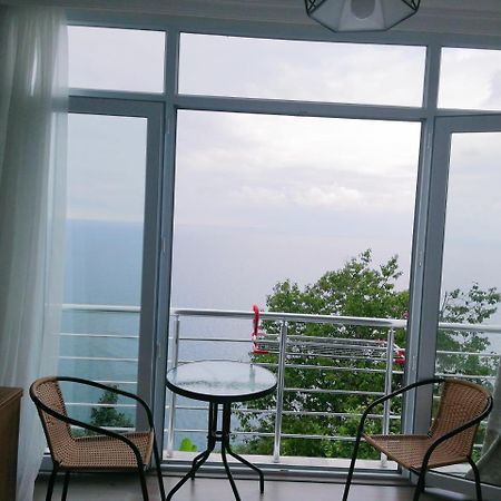 Albatross Kvariati Guest House Ngoại thất bức ảnh