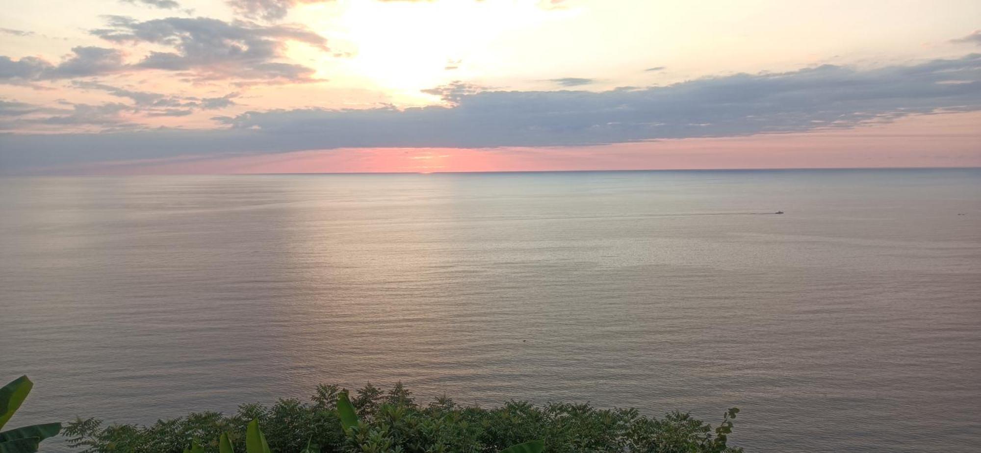 Albatross Kvariati Guest House Ngoại thất bức ảnh