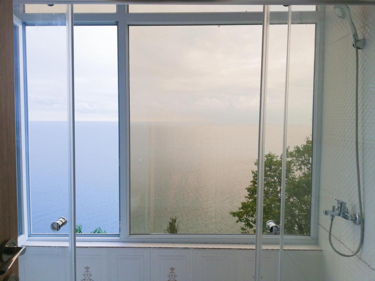 Albatross Kvariati Guest House Ngoại thất bức ảnh