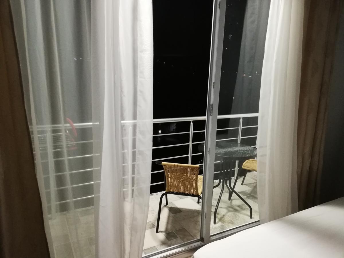 Albatross Kvariati Guest House Ngoại thất bức ảnh