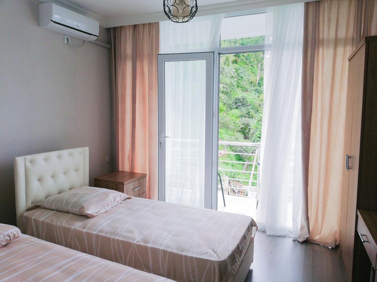 Albatross Kvariati Guest House Ngoại thất bức ảnh