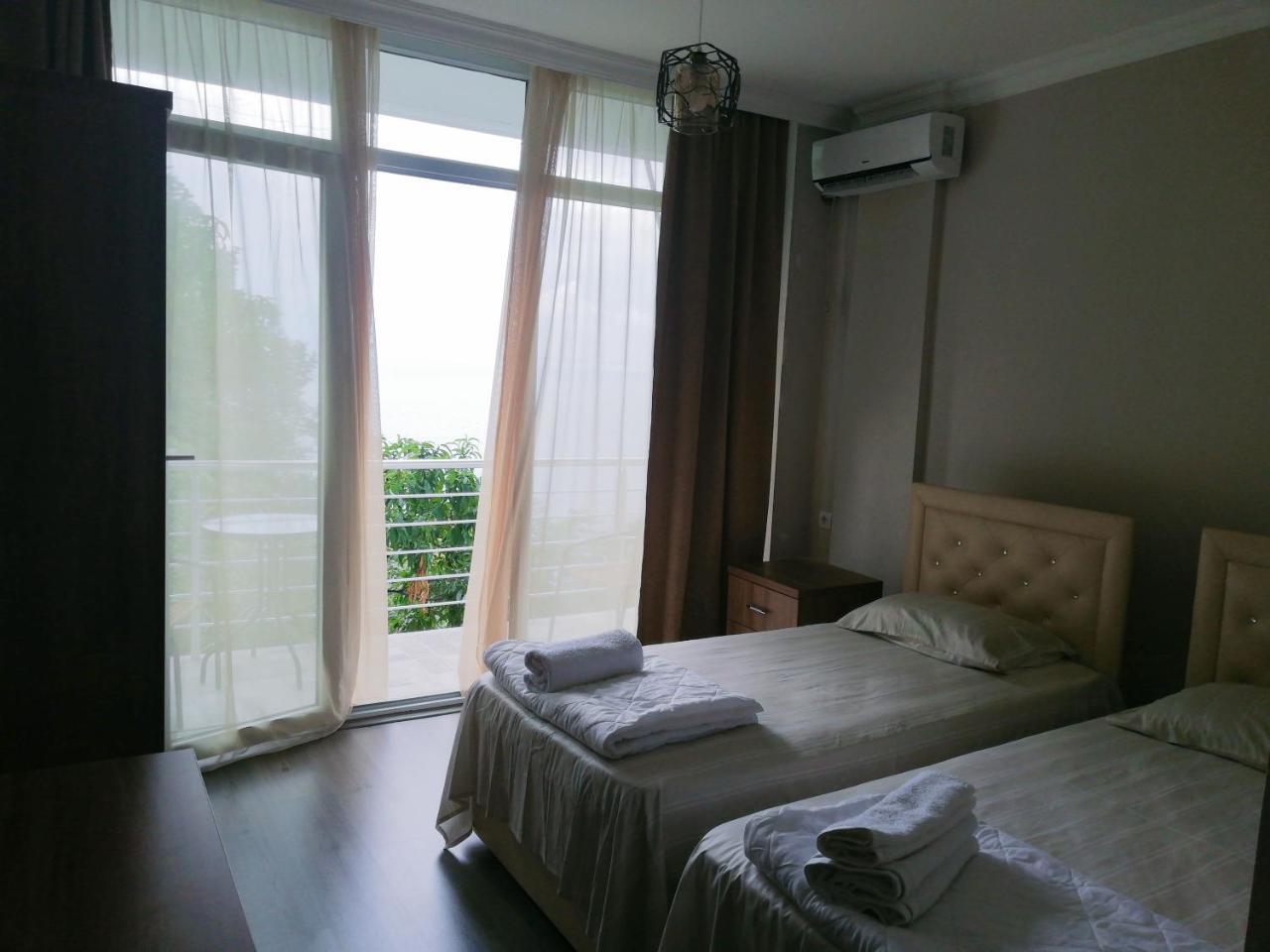 Albatross Kvariati Guest House Ngoại thất bức ảnh