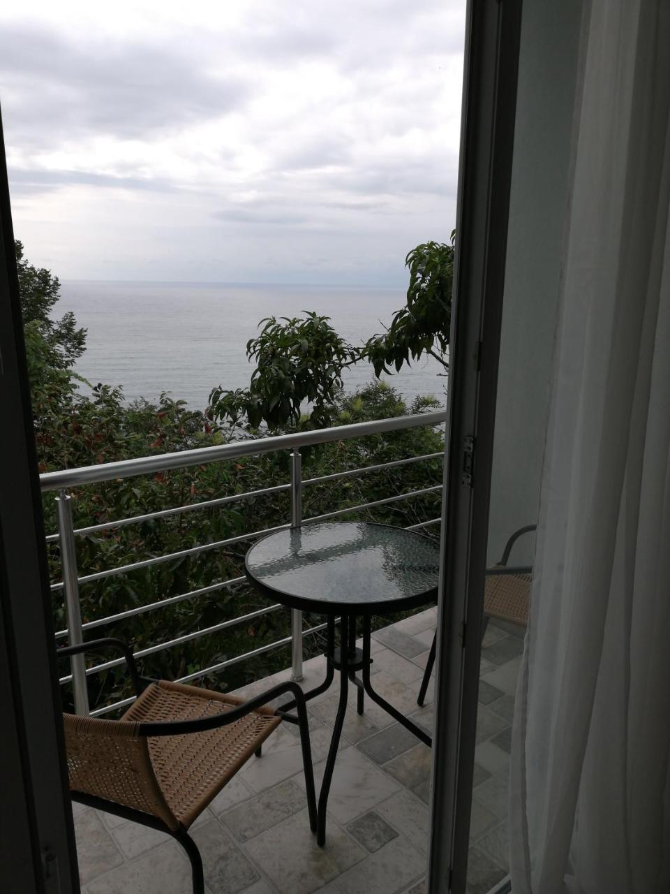 Albatross Kvariati Guest House Ngoại thất bức ảnh