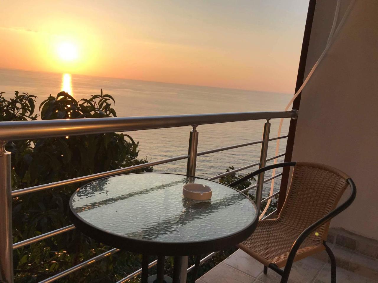 Albatross Kvariati Guest House Ngoại thất bức ảnh
