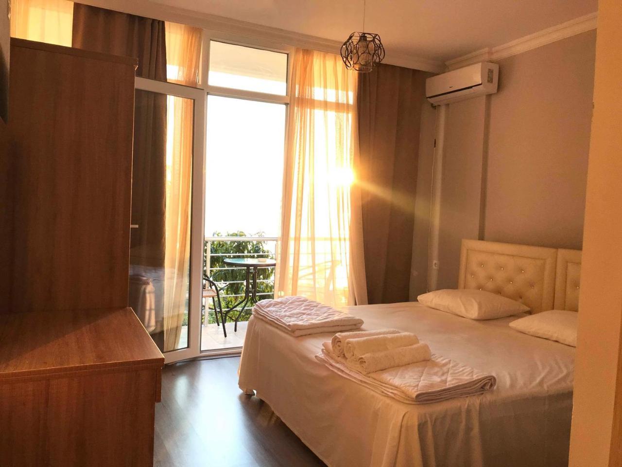 Albatross Kvariati Guest House Ngoại thất bức ảnh